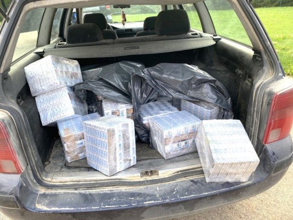 В багажнике авто было 1700 пачек контрабандных сигарет. Литовские пограничники задержали белоруса В багажнике авто было 1700 пачек контрабандных сигарет. Литовские пограничники задержали белоруса