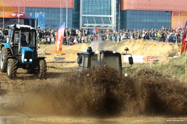 Такого вы еще не видели! Под Минском прошли гонки на тракторах