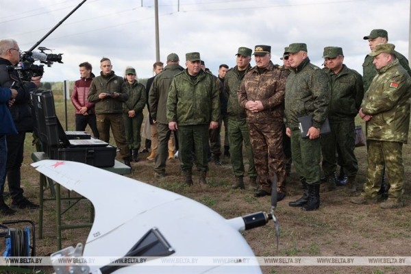 Лукашенко осмотрел укрепрайон в Брестской области Лукашенко осмотрел укрепрайон в Брестской области