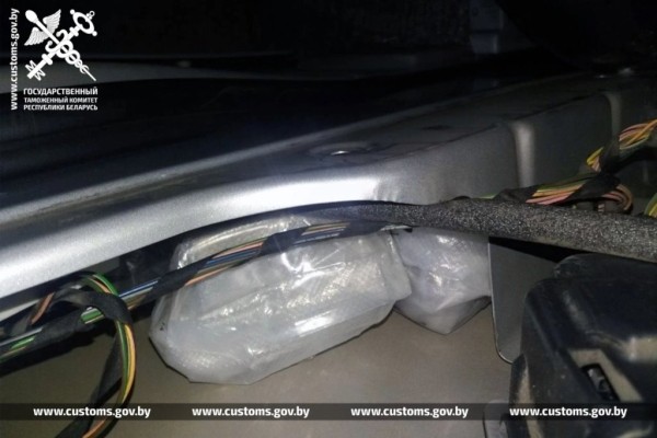 В Беларуси контрабандиста приговорили к 12 годам и конфисковали Mercedes-Benz Sprinter В Беларуси контрабандиста приговорили к 12 годам и конфисковали Mercedes-Benz Sprinter