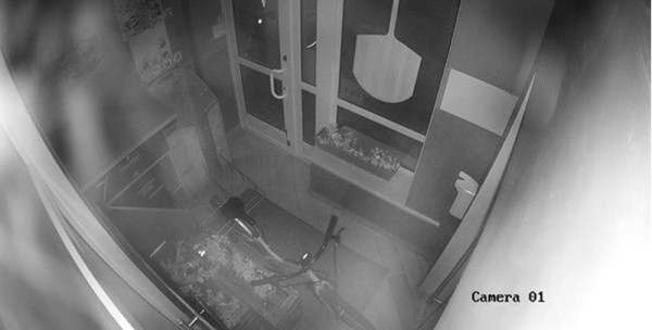 Незатушенный окурок в клумбе стал причиной серьезного пожара в ресторане Незатушенный окурок в клумбе стал причиной серьезного пожара в ресторане