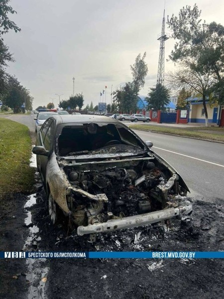 Барановичи: возгорание автомобиля Барановичи: возгорание автомобиля