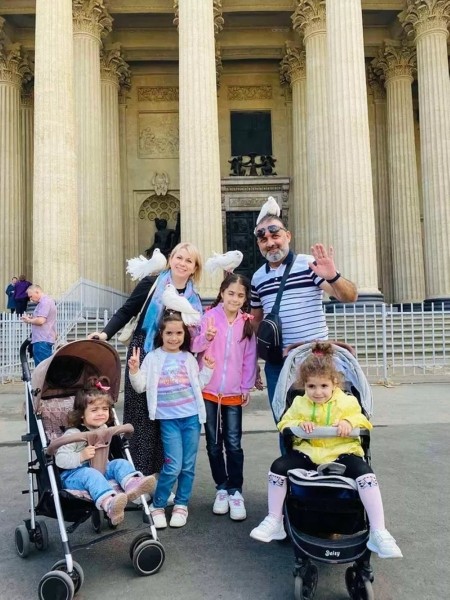 Семья белоруски и иранца: восемь дочерей и платья на каждую годовщину свадьбы Семья белоруски и иранца: восемь дочерей и платья на каждую годовщину свадьбы