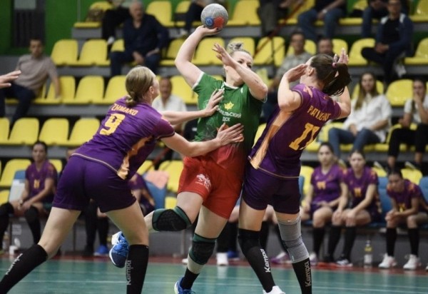 Женская гандбольная команда из Бреста с крупным счетом проиграла в матче чемпионата Беларуси