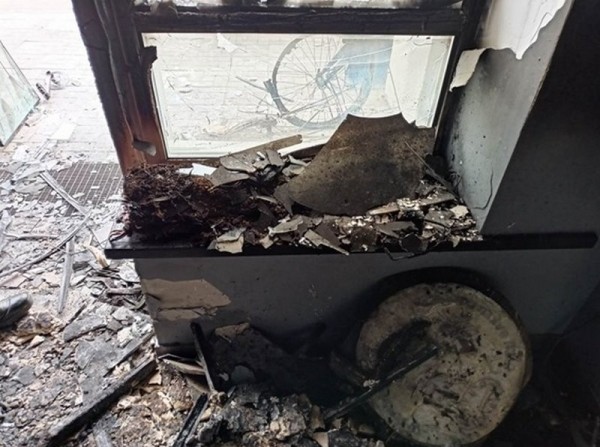 Незатушенный окурок в клумбе стал причиной серьезного пожара в ресторане Незатушенный окурок в клумбе стал причиной серьезного пожара в ресторане