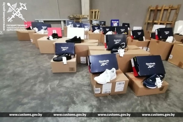 Польский перевозчик пытался незаконно провезти через границу одежду и обувь на 880 тыс. рублей Польский перевозчик пытался незаконно провезти через границу одежду и обувь на 880 тыс. рублей