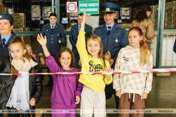 Для посещения нужен пропуск. Дети сотрудников Брестской таможни побывали на работе у своих родителей Для посещения нужен пропуск. Дети сотрудников Брестской таможни побывали на работе у своих родителей