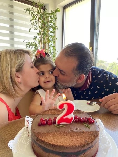 Семья белоруски и иранца: восемь дочерей и платья на каждую годовщину свадьбы Семья белоруски и иранца: восемь дочерей и платья на каждую годовщину свадьбы