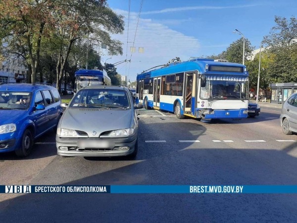 В Бресте водитель троллейбуса совершила ДТП В Бресте водитель троллейбуса совершила ДТП