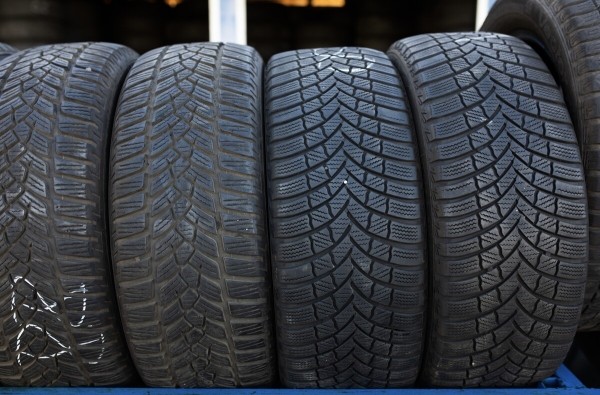 «В Германии они стоят 5 евро». Откровенный разговор с продавцом бэушных шин «В Германии они стоят 5 евро». Откровенный разговор с продавцом бэушных шин