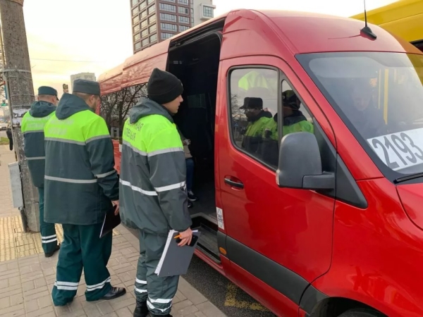 Маршруточные войны: чего хотят пассажиры, перевозчики и что требует закон