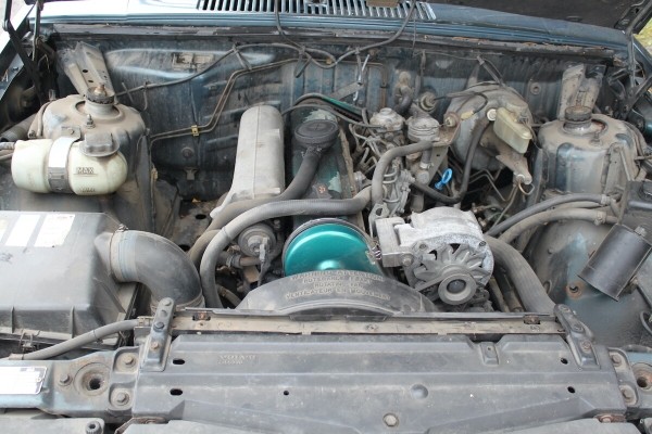 Настоящий «шведский чемодан»! На брестских улицах до сих пор ездит на неубиваемом Volvo 740 GL