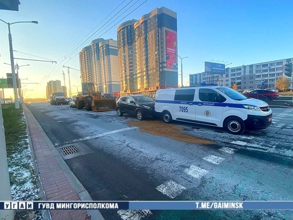 В Минске пьяная женщина с ребенком в салоне врезалась в милицейский автомобиль В Минске пьяная женщина с ребенком в салоне врезалась в милицейский автомобиль
