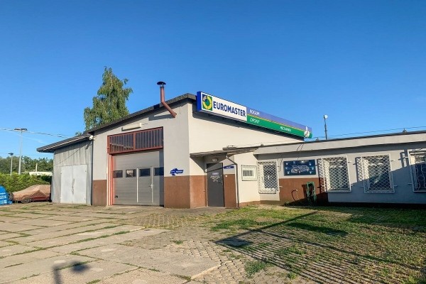 Белорус открыл в Варшаве сразу 2 автосервиса. Как у него теперь дела?