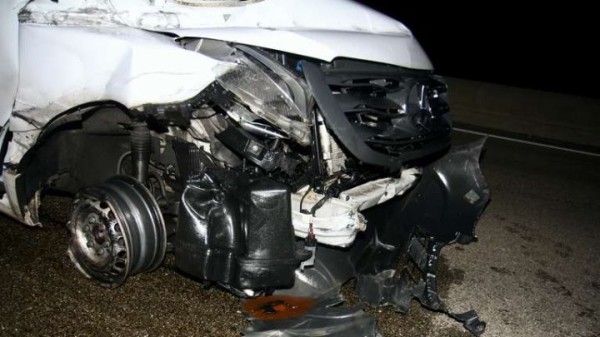 На немецком автобане в топливный бак фуры белоруса врезался микроавтобус. 300 литров дизеля вылилось на трассу На немецком автобане в топливный бак фуры белоруса врезался микроавтобус. 300 литров дизеля вылилось на трассу