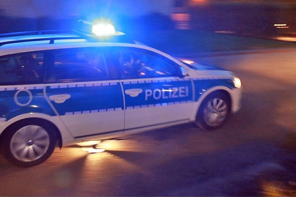 В Германии белорус на авто сдал назад и въехал в машину полиции В Германии белорус на авто сдал назад и въехал в машину полиции