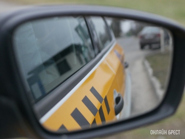 Девушка оставила в такси наушники. Их подобрал другой пассажир. Итог – уголовное дело Девушка оставила в такси наушники. Их подобрал другой пассажир. Итог – уголовное дело