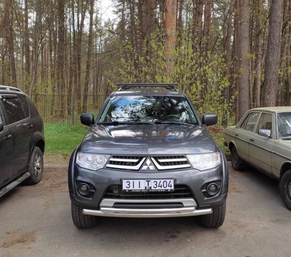 «Она стоила $16 900, но 300 долларов нам сбросили». Белорусы купили внедорожник в автохаусе — остались без денег и машины «Она стоила $16 900, но 300 долларов нам сбросили». Белорусы купили внедорожник в автохаусе — остались без денег и машины