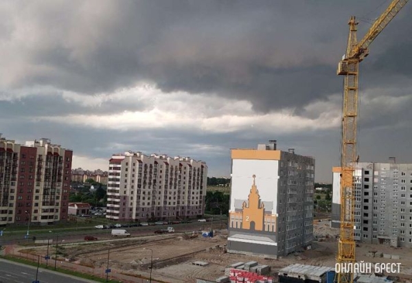 В ЖКХ назвали вес, который выдерживает балкон в многоэтажке В ЖКХ назвали вес, который выдерживает балкон в многоэтажке