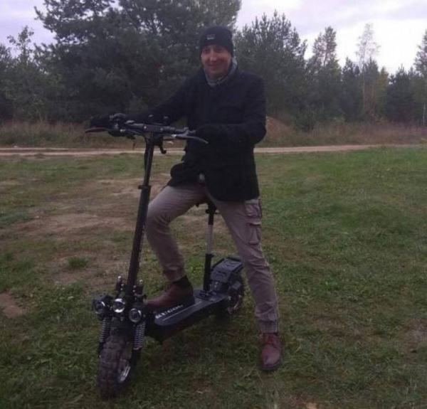 Мужчина дешево и быстро съездил в Польшу — на электросамокате. Сколько заплатил за дорогу? Мужчина дешево и быстро съездил в Польшу — на электросамокате. Сколько заплатил за дорогу?