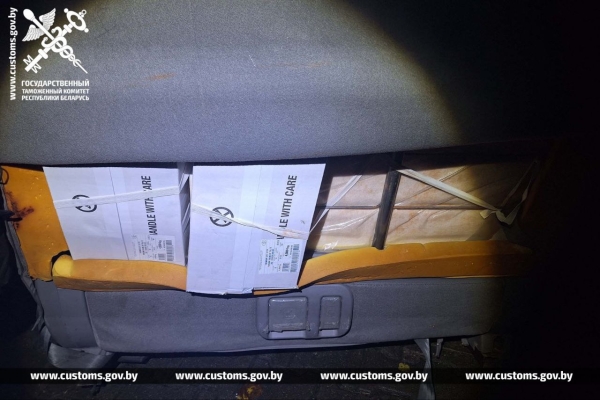 В Беларусь хотели контрабандой ввезти почти 400 кг итальянского сыра пармезан В Беларусь хотели контрабандой ввезти почти 400 кг итальянского сыра пармезан