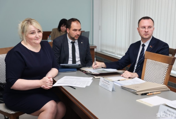 Земельные споры, энергоснабжение – с какими проблемами обратились брестчане к Ермоловичу на приеме граждан Земельные споры, энергоснабжение – с какими проблемами обратились брестчане к Ермоловичу на приеме граждан