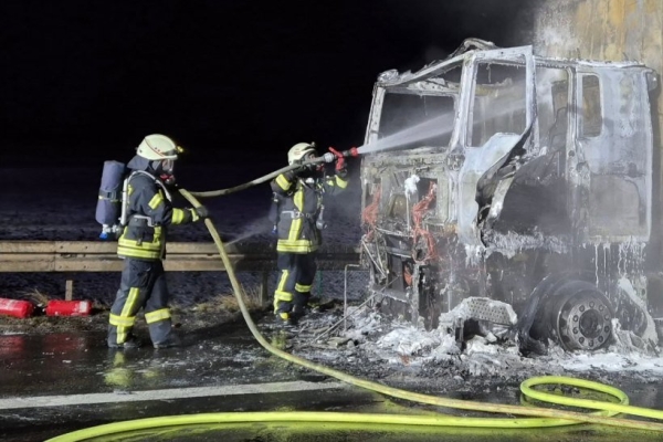 В Германии загорелся почтовый грузовик с белорусом за рулем В Германии загорелся почтовый грузовик с белорусом за рулем