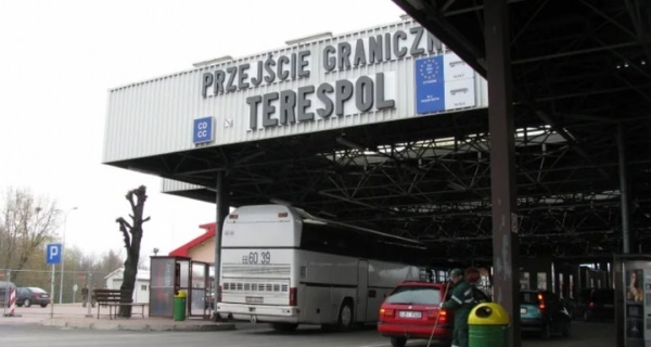 В ПП «Тересполь» у белорусов обнаружено более 100 тысяч евро В ПП «Тересполь» у белорусов обнаружено более 100 тысяч евро