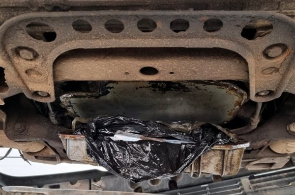 Белорус спрятал сигареты в моторе своего автомобиля и поехал в Польшу. Посмотрите на эти тайники