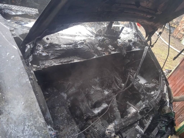 В Каменецком районе горел автомобиль в гараже В Каменецком районе горел автомобиль в гараже