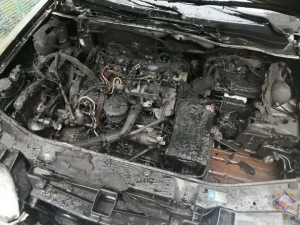 В Ляховичах горел автомобиль В Ляховичах горел автомобиль