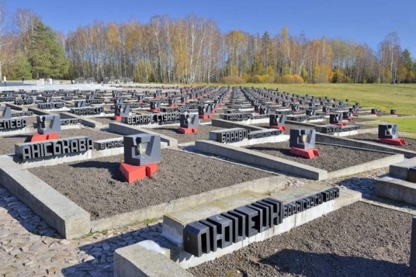 «Саша всю жизнь помнил, как хоронили погибших жители соседних деревень». История чудом выжившего хатынского мальчика «Саша всю жизнь помнил, как хоронили погибших жители соседних деревень». История чудом выжившего хатынского мальчика