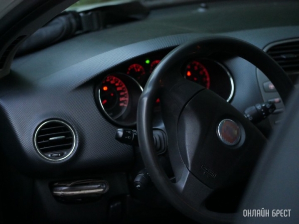 Россиянам разрешили покупать авто в Беларуси: у нас дешевле Россиянам разрешили покупать авто в Беларуси: у нас дешевле