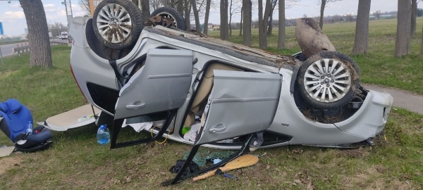 Водитель Lada создал аварийную ситуацию на Р-23 – в результате опрокинулся Ford с 5-летним ребенком Водитель Lada создал аварийную ситуацию на Р-23 – в результате опрокинулся Ford с 5-летним ребенком