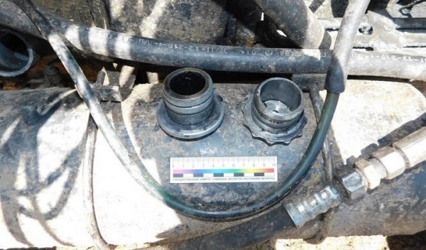 Обиженный пенсионер насыпал наждачной пыли в двигатель чужого трактора, что вывело тот из строя Обиженный пенсионер насыпал наждачной пыли в двигатель чужого трактора, что вывело тот из строя