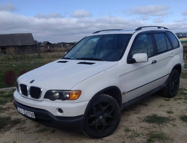 «Она стоила $16 900, но 300 долларов нам сбросили». Белорусы купили внедорожник в автохаусе — остались без денег и машины «Она стоила $16 900, но 300 долларов нам сбросили». Белорусы купили внедорожник в автохаусе — остались без денег и машины