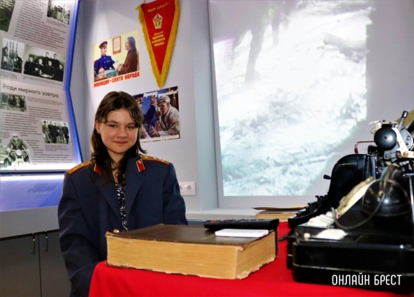 Читатель: В историко-демонстрационном зале УВД Брестского облисполкома
Читатель: В историко-демонстрационном зале УВД Брестского облисполкома