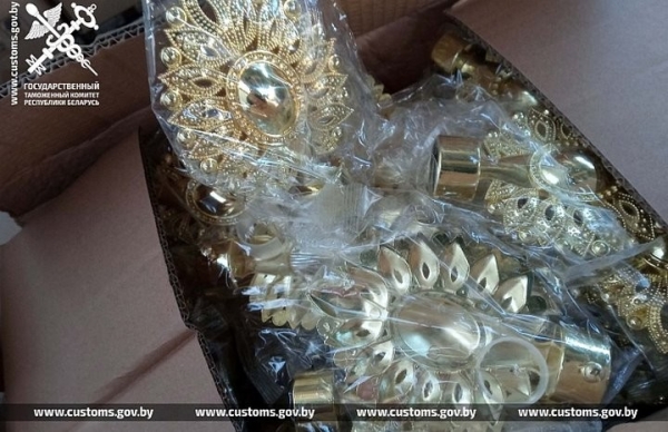 В Беларусь пытались незаконно ввезти карнизы почти на миллион долларов В Беларусь пытались незаконно ввезти карнизы почти на миллион долларов