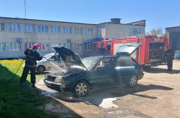 В Березе автомобиль загорелся во время движения В Березе автомобиль загорелся во время движения