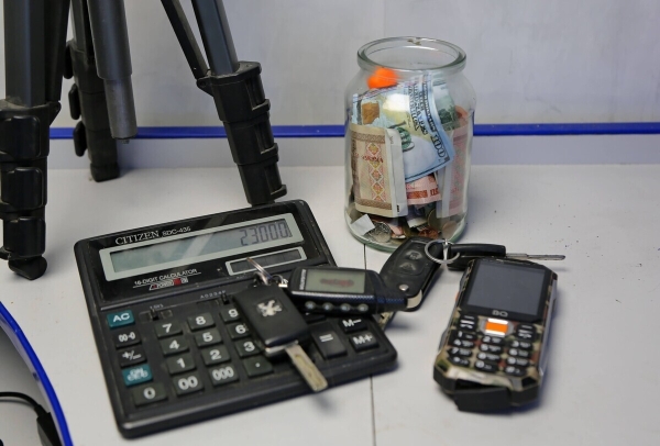 «Она стоила $16 900, но 300 долларов нам сбросили». Белорусы купили внедорожник в автохаусе — остались без денег и машины «Она стоила $16 900, но 300 долларов нам сбросили». Белорусы купили внедорожник в автохаусе — остались без денег и машины