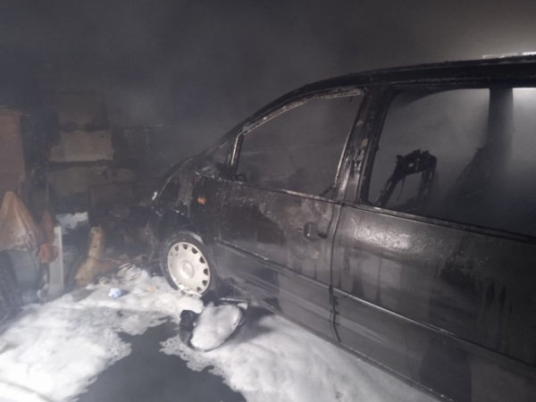 В Каменецком районе горел автомобиль в гараже В Каменецком районе горел автомобиль в гараже