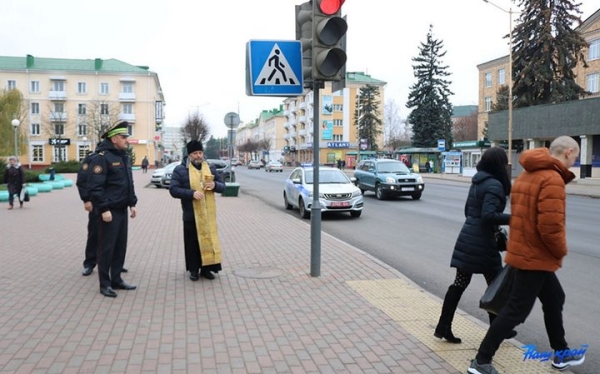 Места смертельных ДТП освятили в Барановичах Места смертельных ДТП освятили в Барановичах