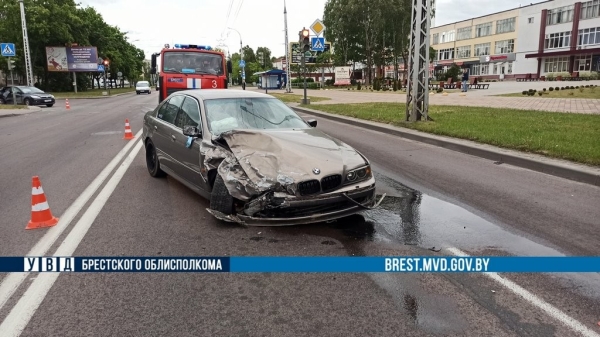 В Бресте на Я.Купалы произошло ДТП. Пострадала пассажирка BMW В Бресте на Я.Купалы произошло ДТП. Пострадала пассажирка BMW