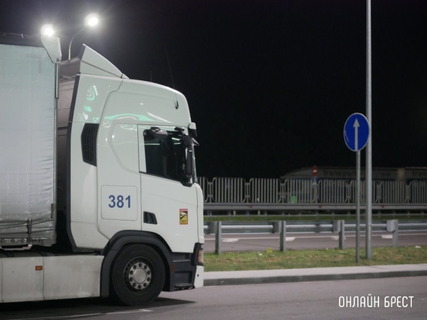 Минтранс предупредил белорусских перевозчиков о запрете на ввоз перецепленных грузов в Казахстан Минтранс предупредил белорусских перевозчиков о запрете на ввоз перецепленных грузов в Казахстан