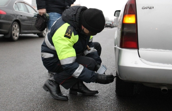 В ГАИ рассказали, за какие зимние шины можно получить штраф В ГАИ рассказали, за какие зимние шины можно получить штраф